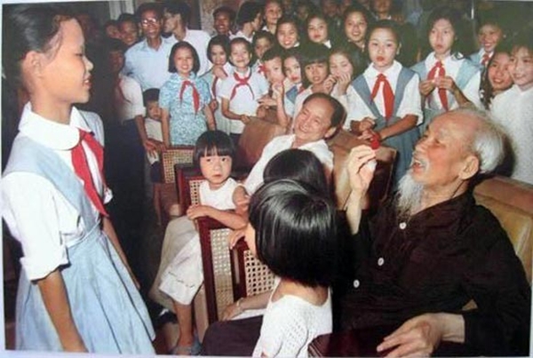 Trẻ em Việt Nam thời kỳ bom đạn 9