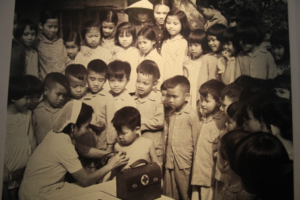 Trẻ em Việt Nam thời kỳ bom đạn 8