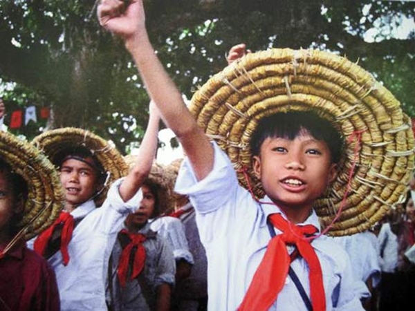 Trẻ em Việt Nam thời kỳ bom đạn 25