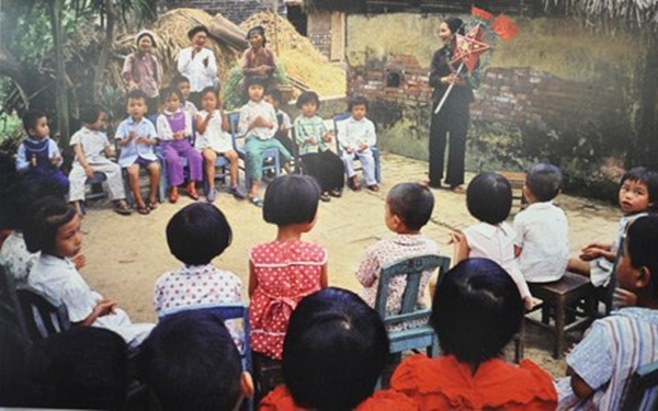 Trẻ em Việt Nam thời kỳ bom đạn 12