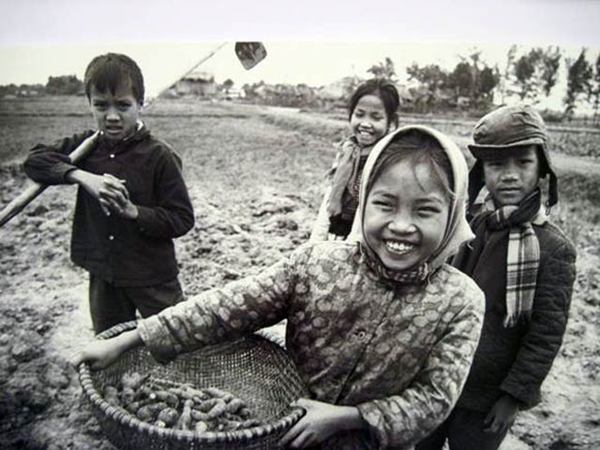 Trẻ em Việt Nam thời kỳ bom đạn 19