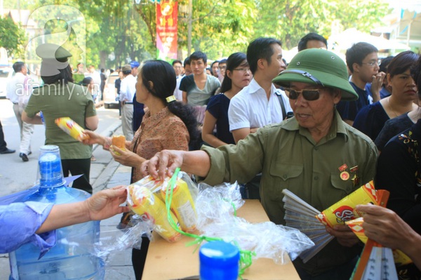 Thơm thảo những tấm lòng trước nhà Đại tướng 11