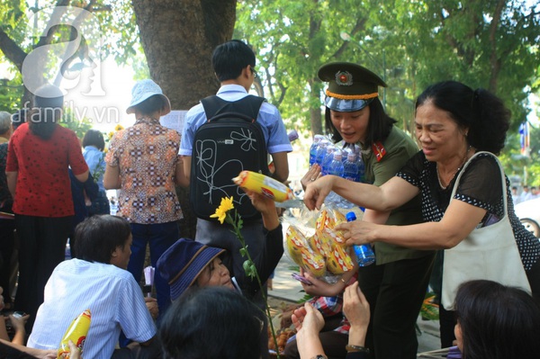 Thơm thảo những tấm lòng trước nhà Đại tướng 12