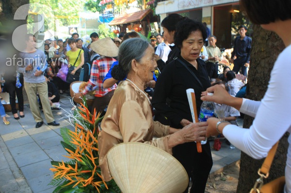 Thơm thảo những tấm lòng trước nhà Đại tướng 17