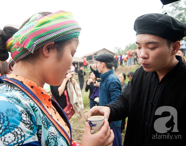 Dự đám cưới của đôi bạn trẻ người  H'Mông ngay trên đất Hà Nội 23