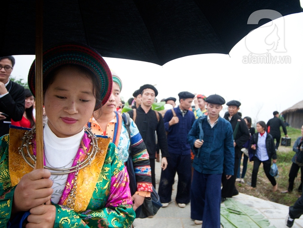 Dự đám cưới của đôi bạn trẻ người  H'Mông ngay trên đất Hà Nội 24