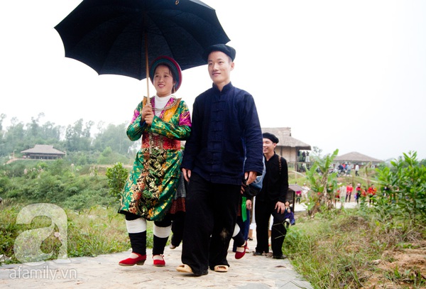 Dự đám cưới của đôi bạn trẻ người  H'Mông ngay trên đất Hà Nội 25