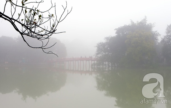 Bâng khuâng vẻ đẹp Hồ Gươm Hà Nội trong sương sớm ban mai 2