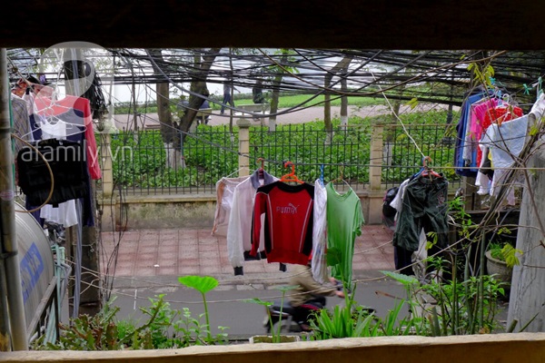 Chùm ảnh: Tận dụng trời nắng, khô, người Hà Nội ào ào phơi quần áo, rửa xe 8