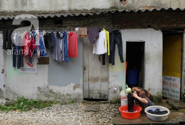 Chùm ảnh: Tận dụng trời nắng, khô, người Hà Nội ào ào phơi quần áo, rửa xe 11