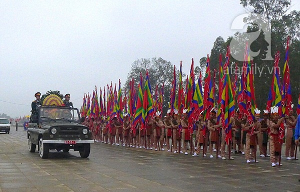 Trời nắng dịu, cả triệu người thành kính trong lễ dâng hương trọng thể tại đền Hùng 2