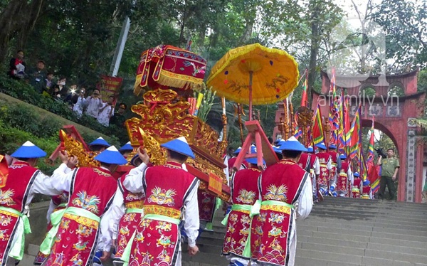 Trời nắng dịu, cả triệu người thành kính trong lễ dâng hương trọng thể tại đền Hùng 15