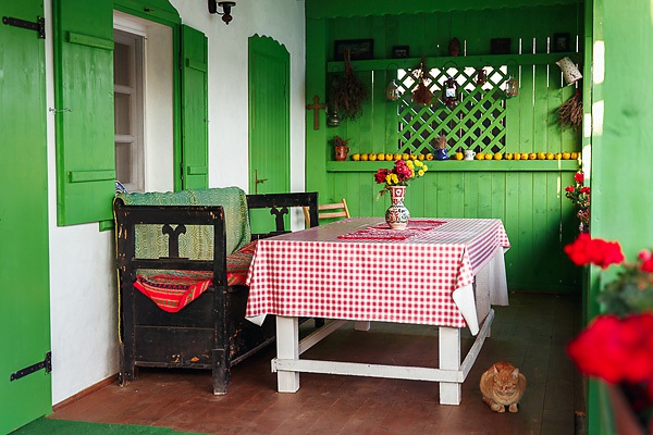 Ngôi nhà cổ ngọt ngào với họa tiết Rumani truyền thống 4
