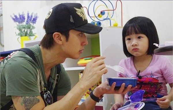 Ngô Tôn sơ ý để lộ ảnh con trai thứ hai 3 Ngô Tôn sơ ý để lộ ảnh con trai thứ hai 3