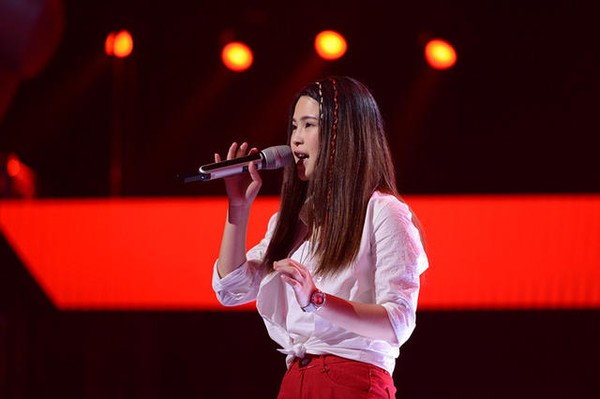 Cô gái Malaysia khiến 4 giám khảo The Voice Trung Quốc phải nén khóc 3