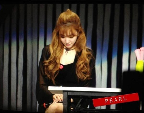 SNSD đ&atilde; o&agrave; kh&oacute;c khi h&aacute;t 