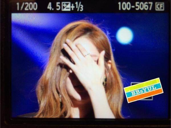 SNSD đ&atilde; o&agrave; kh&oacute;c khi h&aacute;t 