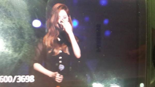 SNSD đ&atilde; o&agrave; kh&oacute;c khi h&aacute;t 