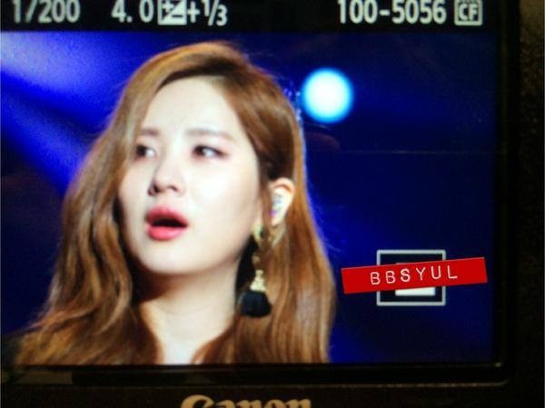SNSD đ&atilde; o&agrave; kh&oacute;c khi h&aacute;t 