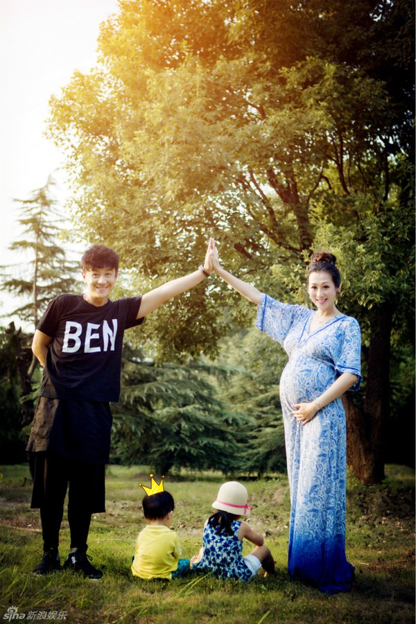 Bộ ảnh gia đình ngọt ngào của diễn viên Trần Hạo Dân  1