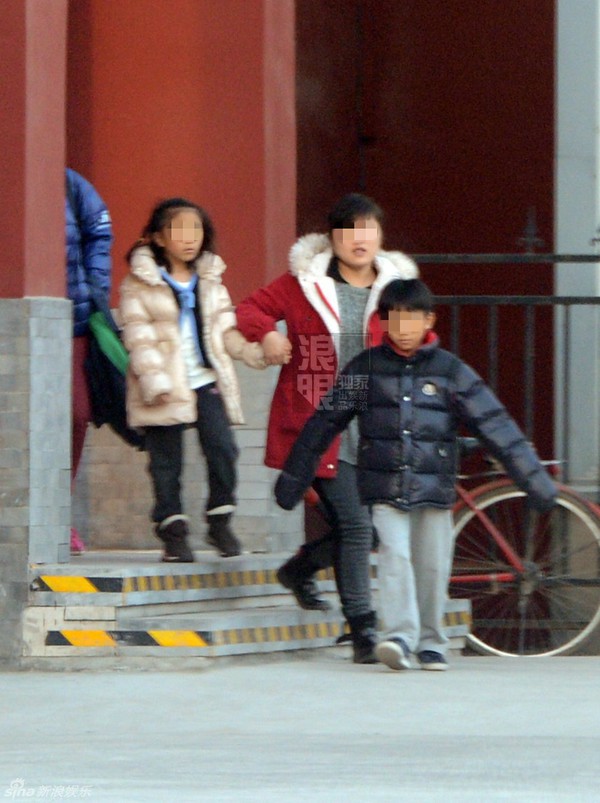 3 người con của Trương Nghệ Mưu với vợ hai lần đầu lộ diện 5