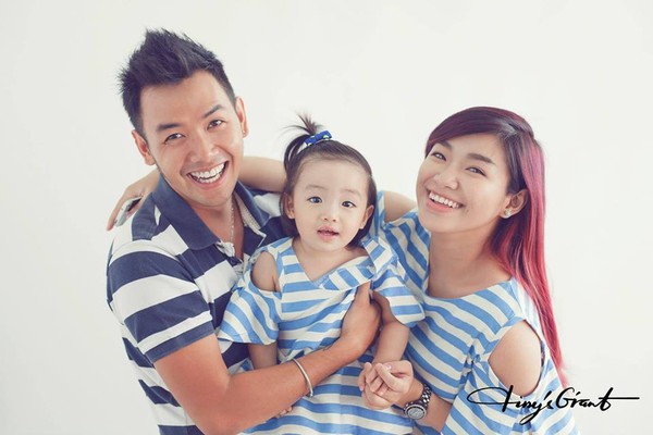 Những gia đ&igrave;nh trẻ si&ecirc;u dễ thương khiến bạn muốn... tan chảy
