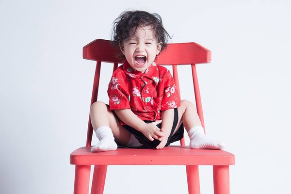 Những gia đ&igrave;nh trẻ si&ecirc;u dễ thương khiến bạn muốn... tan chảy