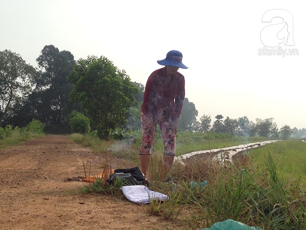 Người dân tá hỏa thấy thi thể bé trai sơ sinh dưới mương nước