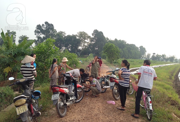 Người d&acirc;n t&aacute; hỏa thấy thi thể b&eacute; trai sơ sinh dưới mương nước