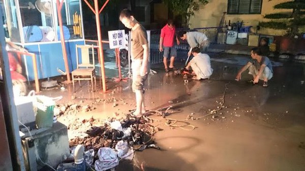 Vỡ đường ống nước: BV Phụ sản Hà Nội phải ngừng mổ Vỡ đường ống nước: BV Phụ sản Hà Nội phải ngừng mổ