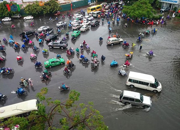 Mưa to nhiều giờ gây ngập nhiều điểm tại Thành phố Huế