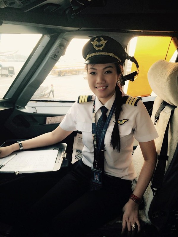 Huỳnh Lý Đông PhươngNhững nữ phi công xinh đẹp làm chủ bầu trời khiến hot girl phải chạy dài