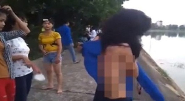 Vụ nữ sinh bị lột đồ: Tin nhắn lạ trước ngày clip bị phát tán