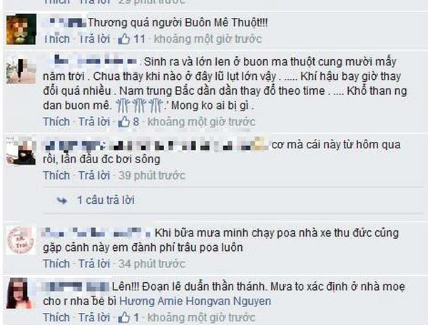 Nhói lòng cảnh người dân vật lộn với dòng nước cuồn cuộn cuốn trôi cả xe lẫn người