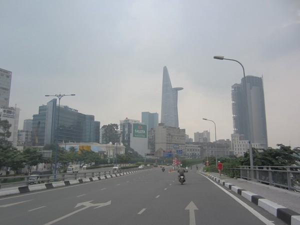 Sài Gòn chìm trong “mù khô” vì ô nhiễm không khí