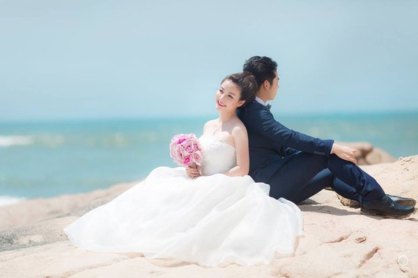 Gia thế ho&agrave;nh tr&aacute;ng của cặp đ&ocirc;i C&agrave; Mau rước d&acirc;u bằng m&aacute;y bay
