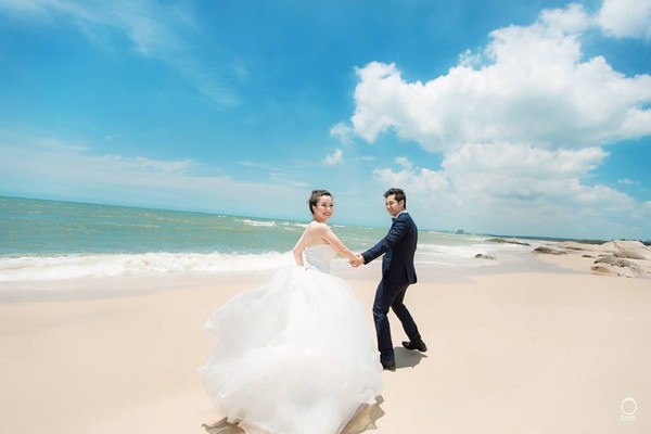 Gia thế ho&agrave;nh tr&aacute;ng của cặp đ&ocirc;i C&agrave; Mau rước d&acirc;u bằng m&aacute;y bay