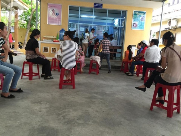 H&agrave;nh tr&igrave;nh của những b&agrave; mẹ t&igrave;m kiếm vắc-xin dịch vụ cho con