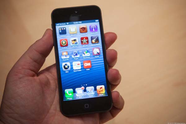  iPhone 5: Loạn gi&aacute; ngo&agrave;i thị trường 5