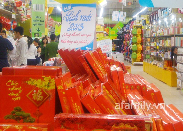 Lịch Tết 2013: Đa dạng mẫu mã nhưng sức mua đìu hiu 3 Lịch Tết 2013: Đa dạng mẫu mã nhưng sức mua đìu hiu 3