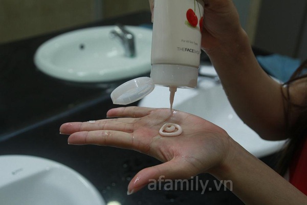 Sữa rửa mặt TheFaceShop Herb day gi&uacute;p da sạch mịn  7