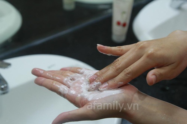 Sữa rửa mặt TheFaceShop Herb day gi&uacute;p da sạch mịn  8