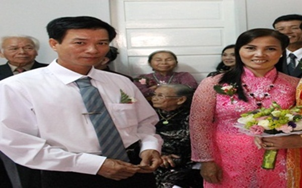 Chồng ch&eacute;m vợ chảy m&aacute;u r&ograve;ng r&ograve;ng ở Bu&ocirc;n M&ecirc; Thuột  3