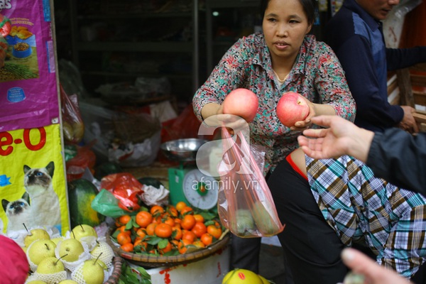  Nhộn nhịp sắm sửa ngày tiễn 