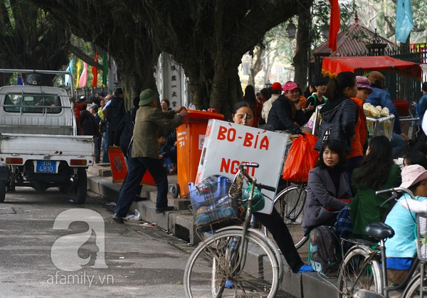 Đáng buồn như... Văn Miếu những ngày đầu năm 21