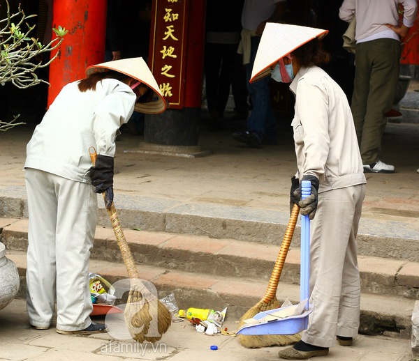 Đáng buồn như... Văn Miếu những ngày đầu năm 15