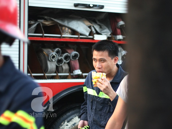 Cháy tại cây xăng đã được khống chế, lính cứu hoả nhập viện  8