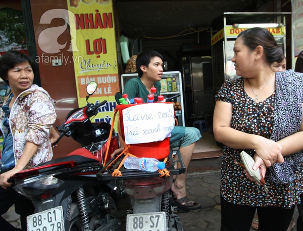 Dịch vụ trông xe “hốt bạc” tại tiệm bánh Trung thu Bảo Phương 3