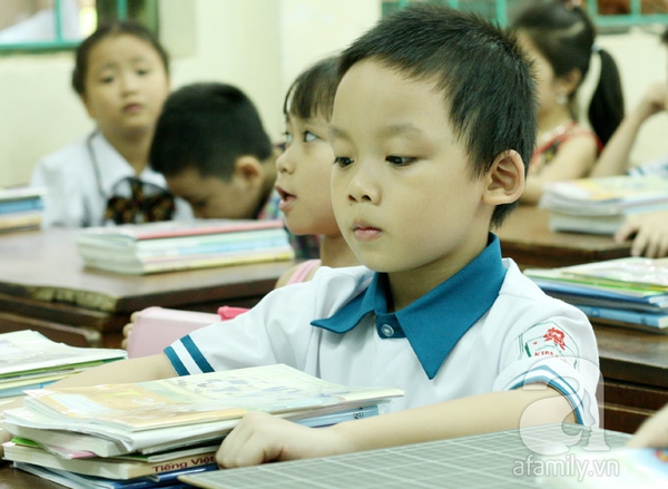 Theo chân vợ chồng trẻ đưa “heo vàng” ngày đầu tiên vào lớp 1 8