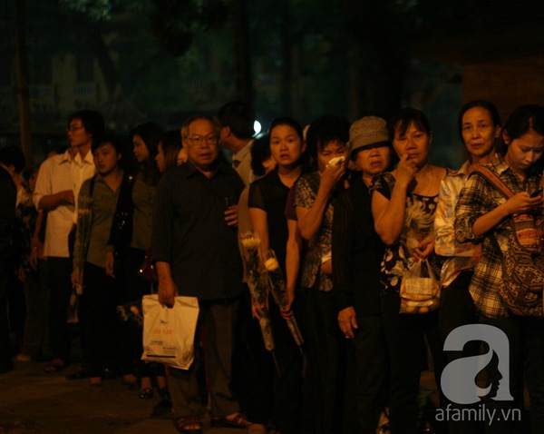 Ngày cuối cùng viếng Đại tướng: 2-3h sáng, người dân đã có mặt và xếp thành hàng dài 4